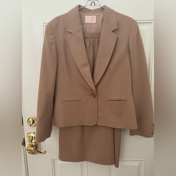 Pendleton Jackets & Blazers - VTG Pendleton 1970s Set  Tan Wool Long Sleeve Button Breasted Blazer + Skirt  8